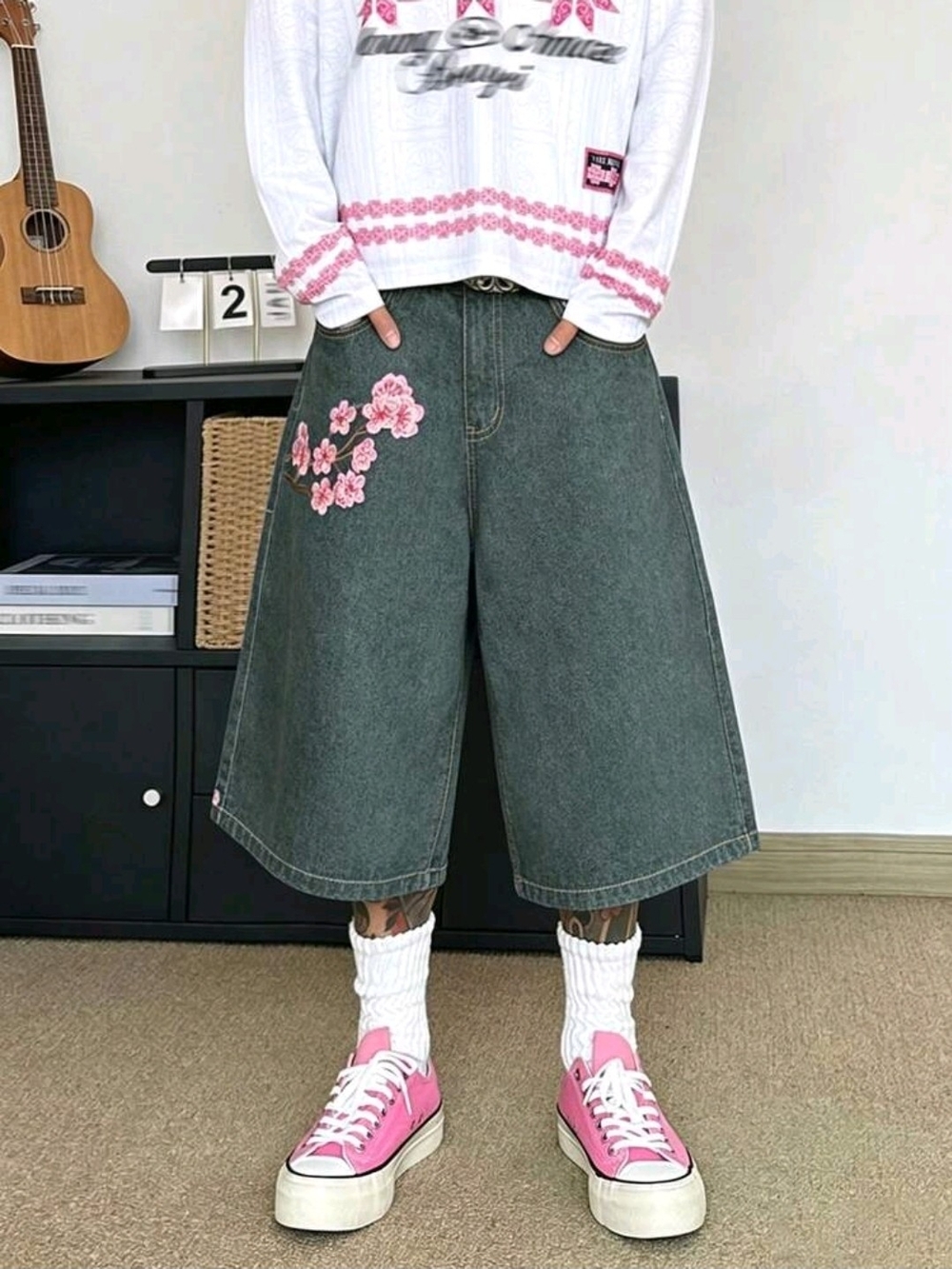 Casual Green Wide-Leg Denim Shorts with Pink Floral Embroidery